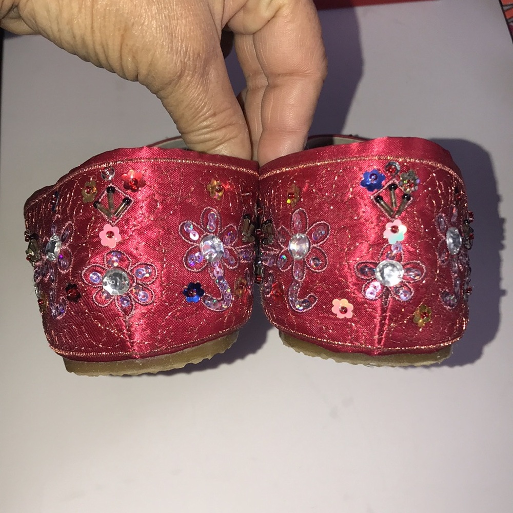 Women’s Satin Embellished Shoes - Picture 5 of 8